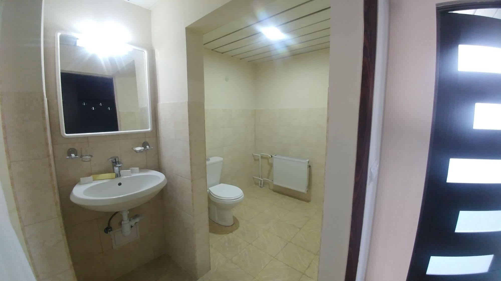 Cross Health Spa Center Erevan Esterno foto